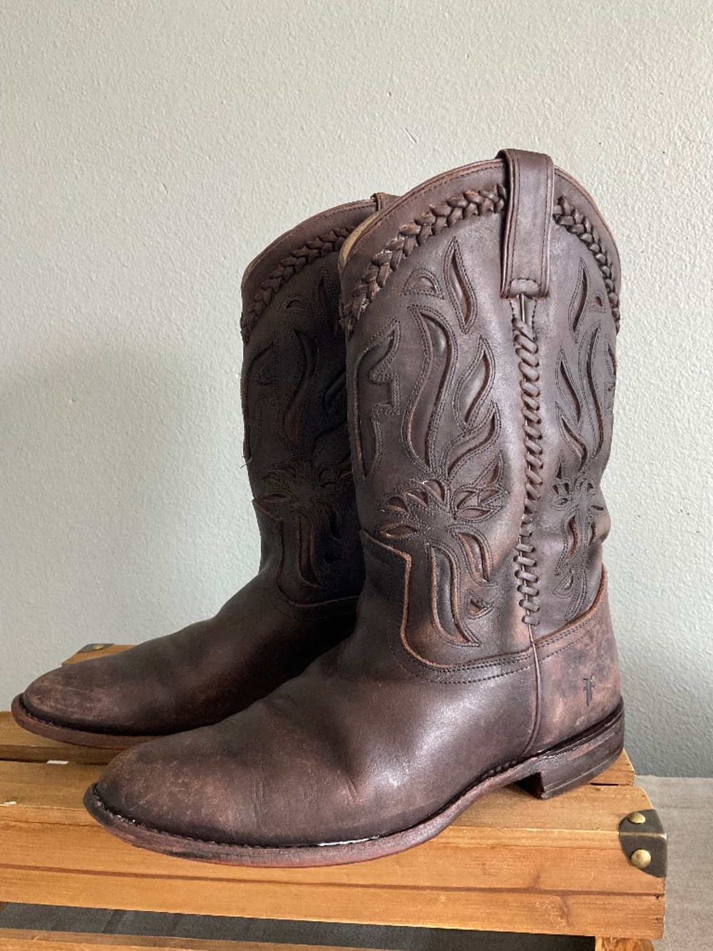 FRYE  WYATT OVERLAY BOOTS
